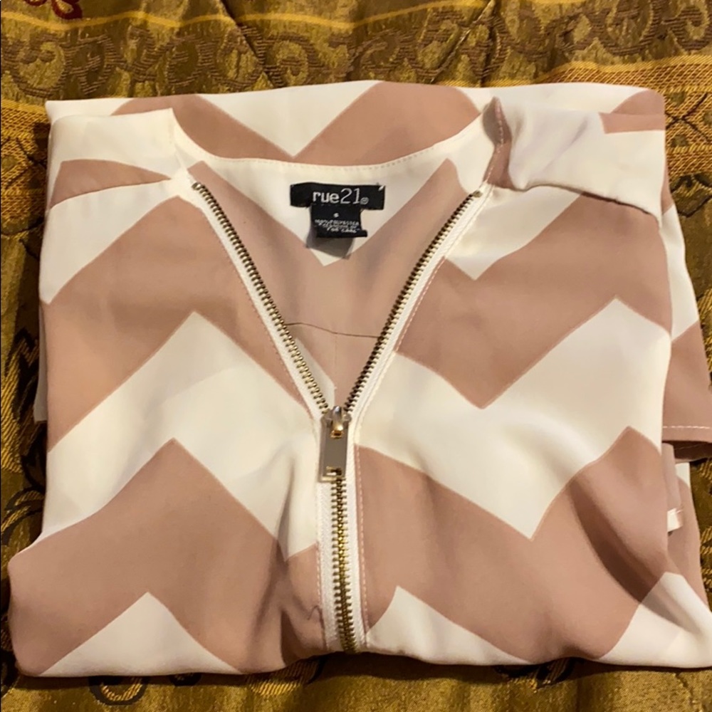 Rue21 Chevron Blouse🤗 - Picture 6 of 7